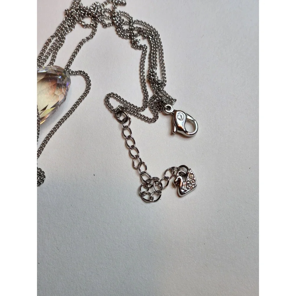 Swarovski Crystal Teardrop Pendant Necklace Silver tone‎ Chain Signed